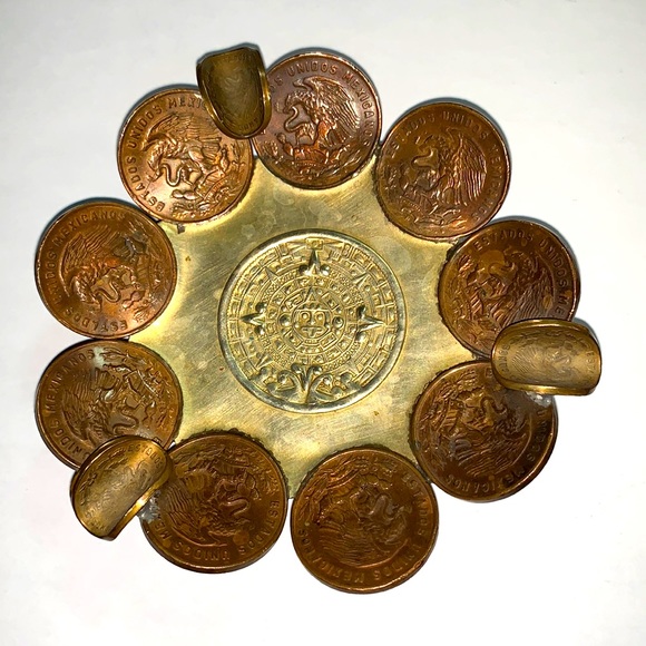 Vtg Aztec Mayan Calendar Ashtray with Centavos 1966, 1967 and 1970 coins - Picture 1 of 7